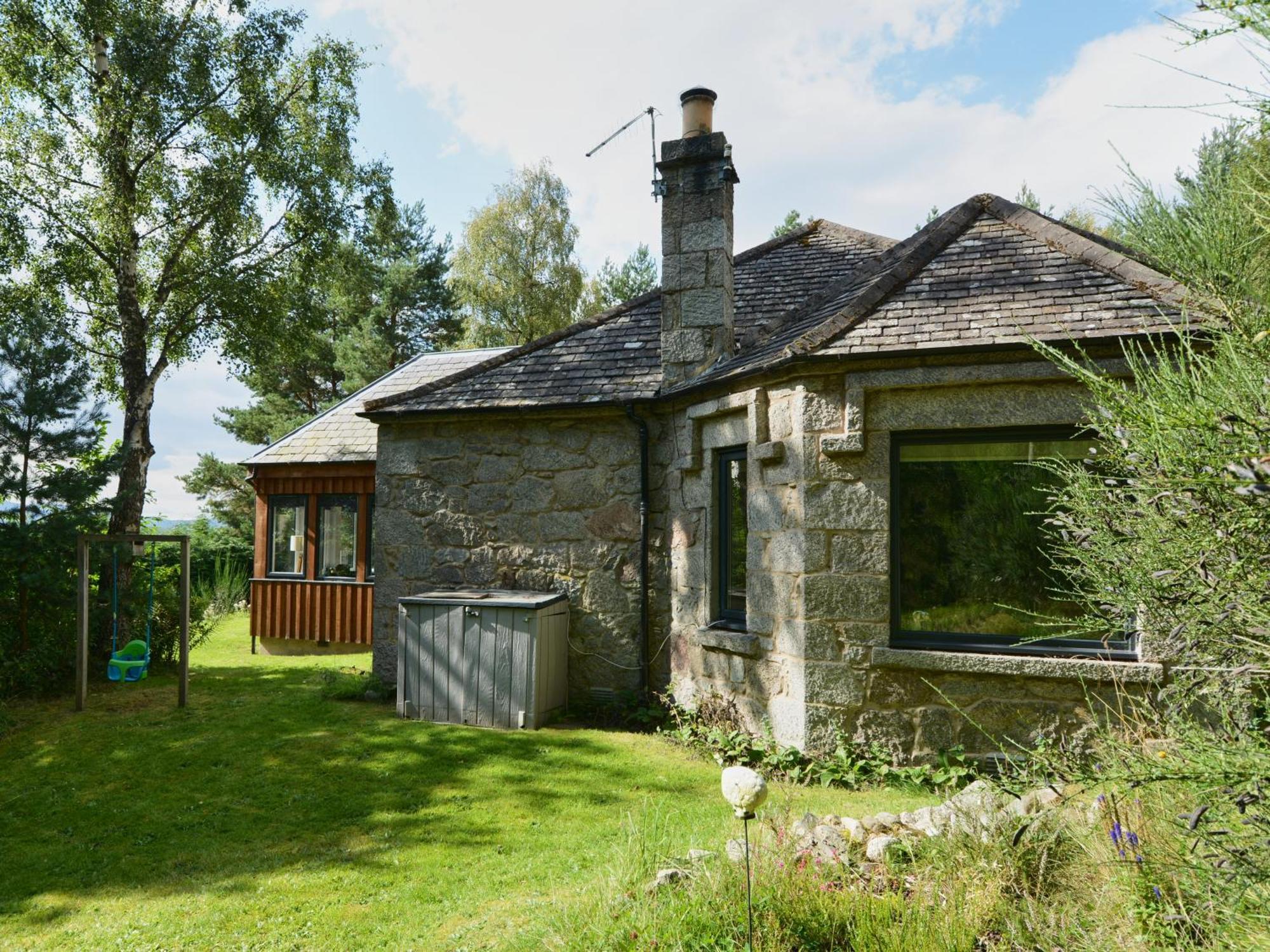 Amazing Cottage With Private Indoor Swim Pool And Hot Tub Grantown-on-Spey Exterior foto